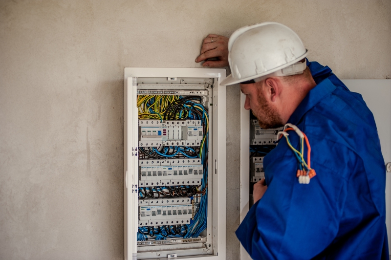 sasu-AMPUS-min_electrician-2755683